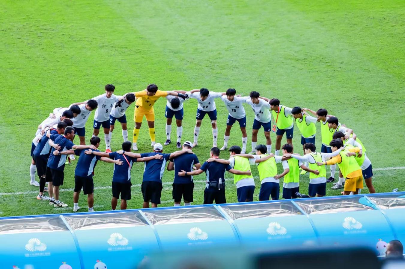 四区协同办赛交出“首日满分答卷” 十五运会男足U18赛事在福田揭幕