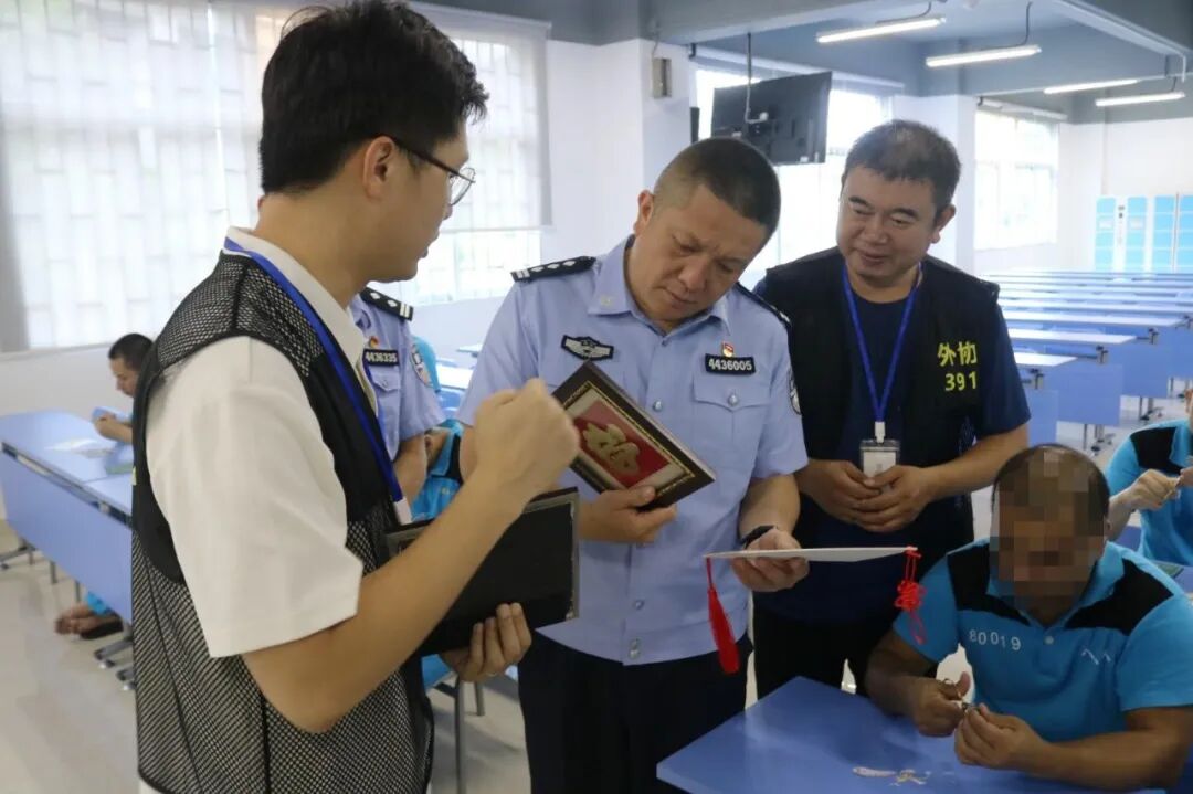 从“瘾君子”到“手艺人”，鱼皮浮雕画培训升级助力戒毒人员重拾生活信心与就业技能