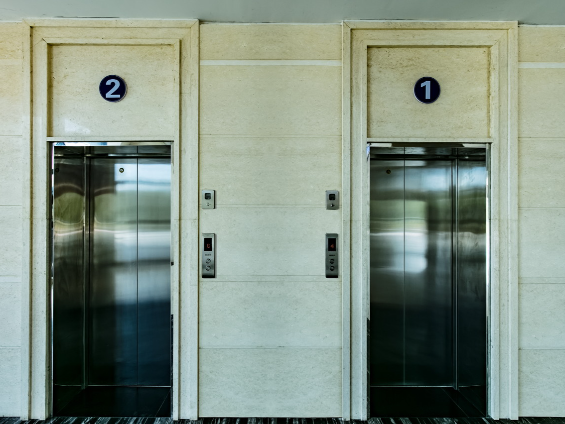 长期电梯噪音致业主抑郁生病，物业和房地产公司是否要担责？