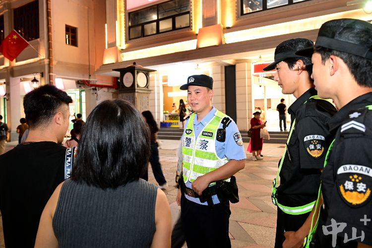 国庆我在岗 | 护航节日安全，他是香山古城里的暖心“警”色