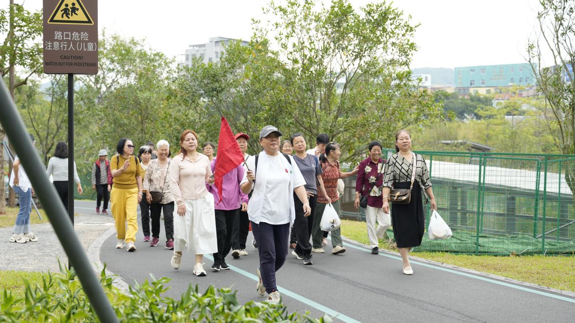 西丽街道大磡社区开展重阳主题拍摄活动