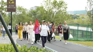 西丽街道大磡社区开展重阳主题拍摄活动