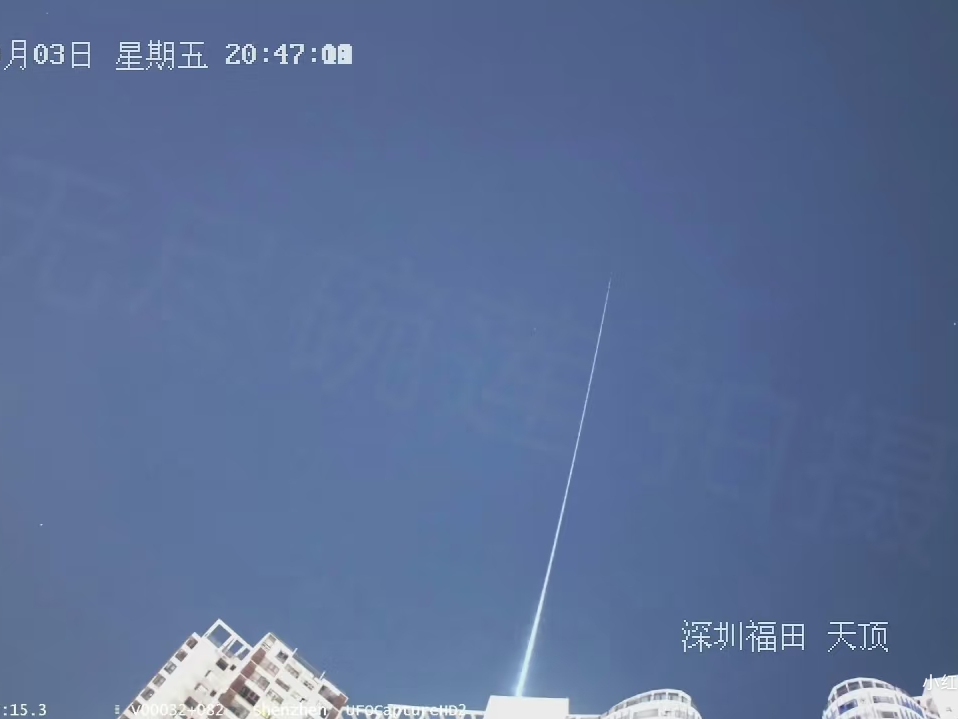 一道光划破深圳夜空！网友拍下珍贵瞬间，直呼“太幸运了”