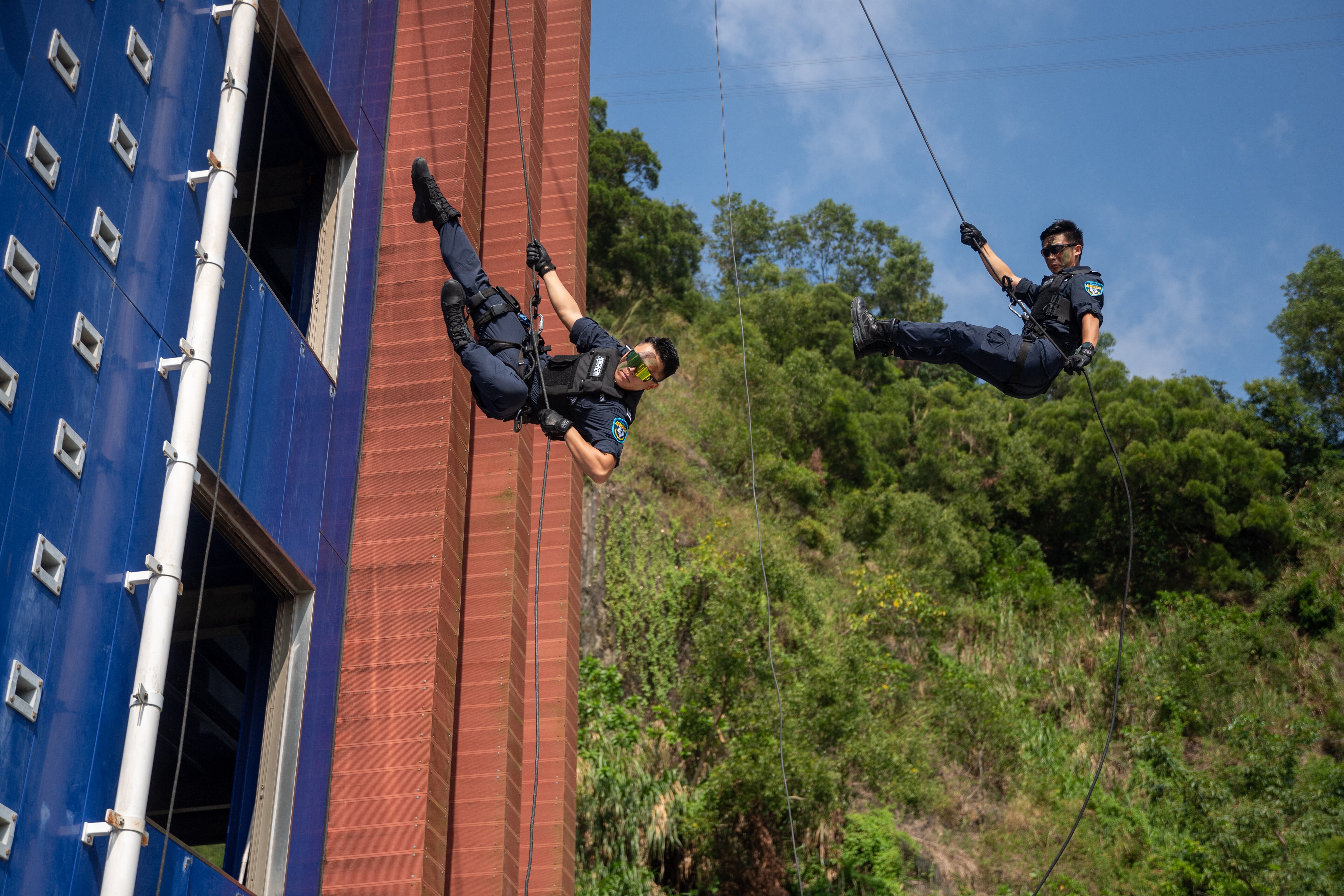 最酷炫技能、最硬核守护！深圳公安开展常态化警营开放日特警支队专场活动