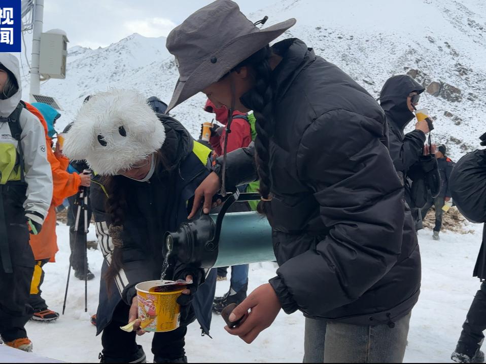 西藏定日县受降雪影响游客全部取得联系 已有350名安全抵达接应点