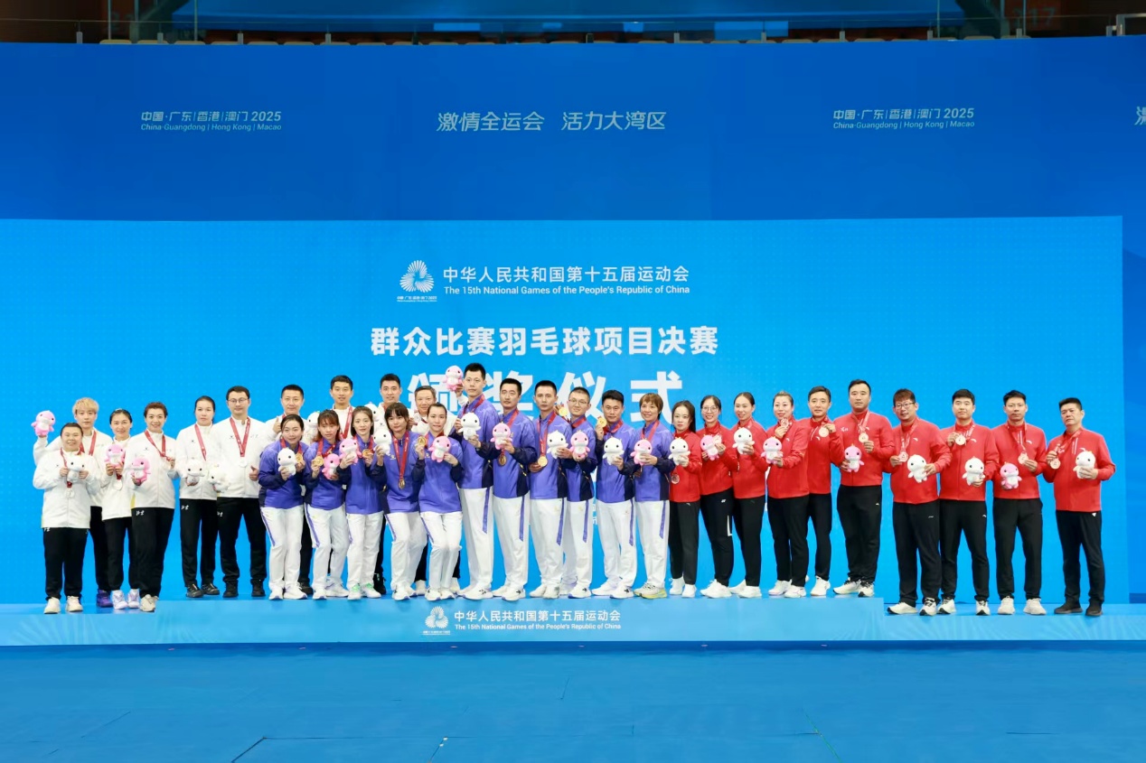 十五运会群众比赛羽毛球项目 冠军主力现场求婚成功