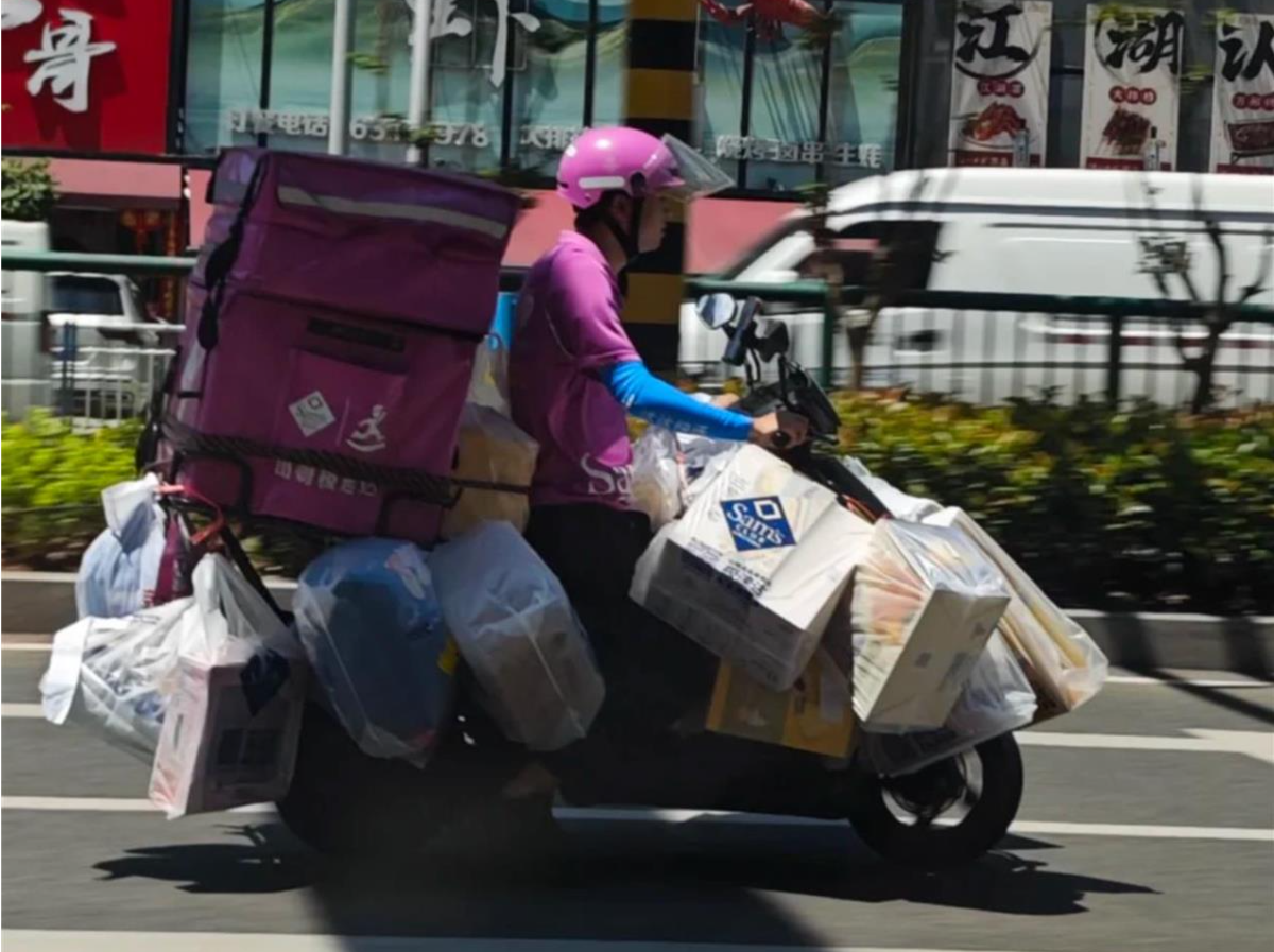 读特热评｜配送员电动车成“全挂车”，谁来除险？