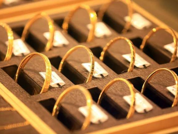 金价居高不下，买“一口价”金饰要注意