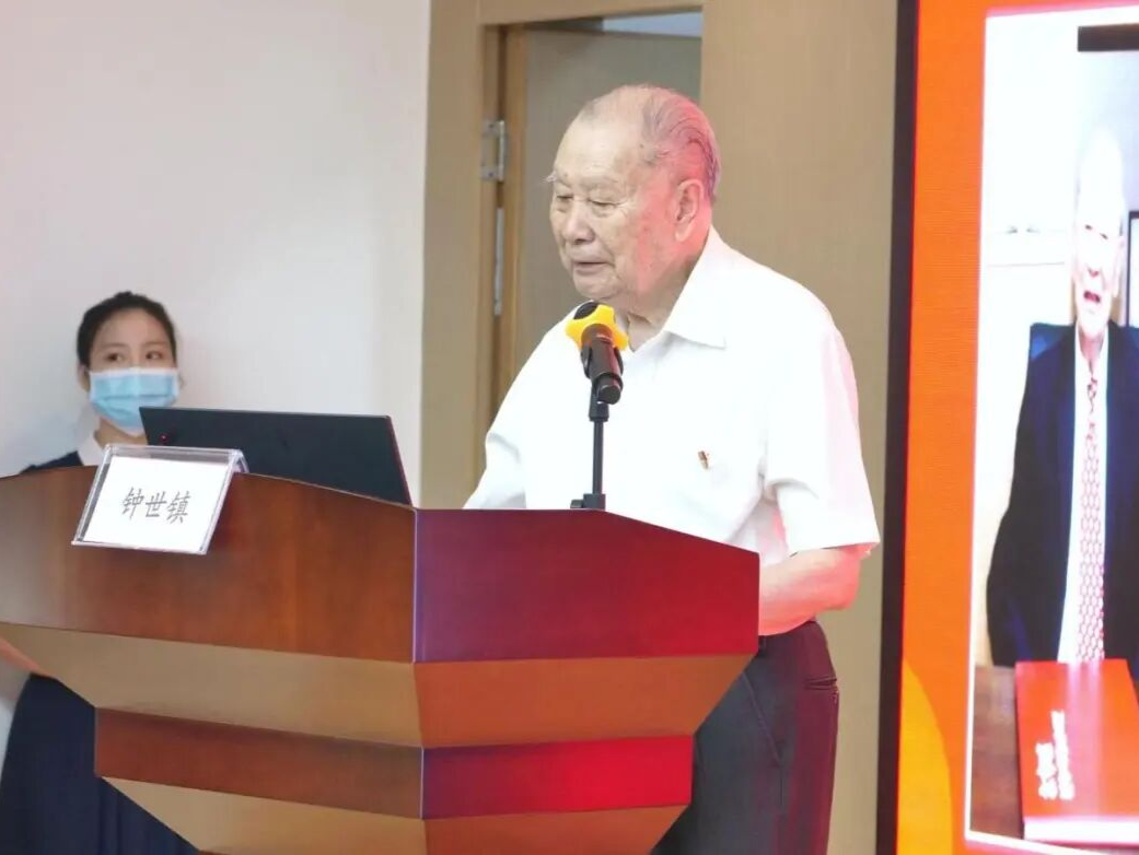寿宴上遭恶意纠缠拍摄，101岁院士发布严正声明！合影当事人回应→