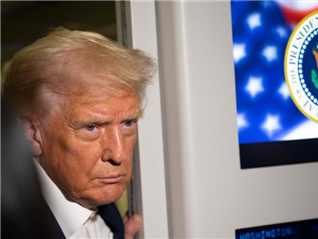 美国总统特朗普启程访问亚洲三国