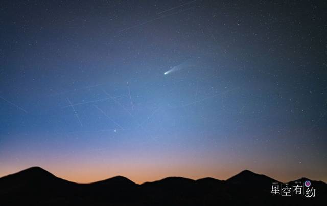 10月19日傍晚，在四川稻城拍摄的莱蒙彗星。（戴建峰 摄）