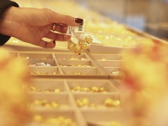 财经聚焦|年内涨约50%！金价为何一路高歌？