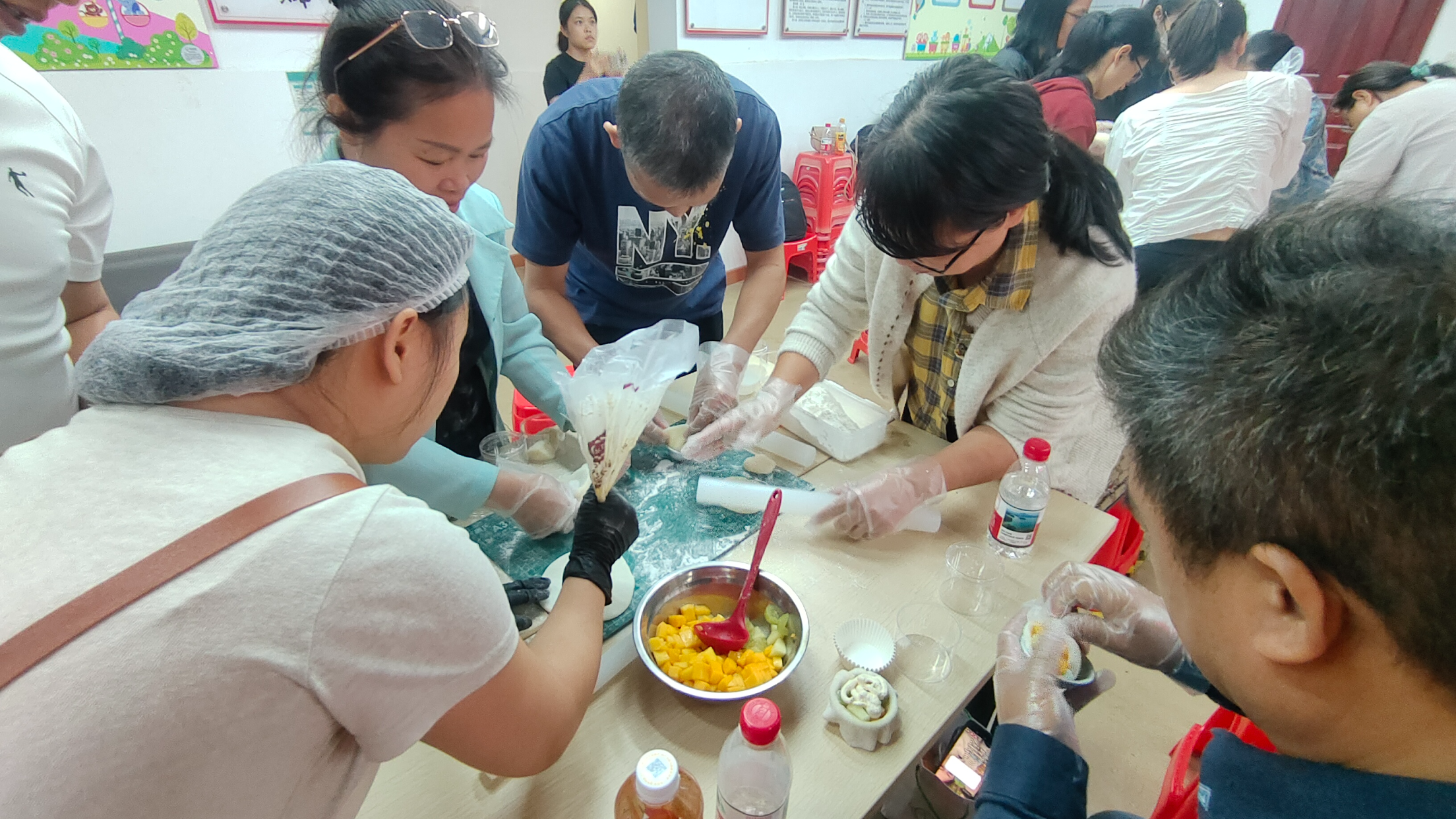 学技能促创业!观澜街道新澜社区烘焙培训获好评