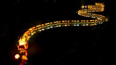 广西阳朔：“金龙巡游”点亮夜景