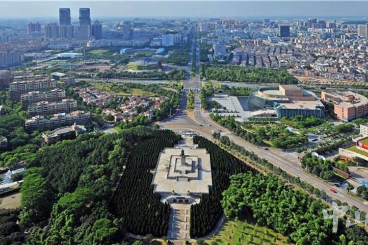 全市地区生产总值3038.70亿元，今年前三季度中山经济运行平稳