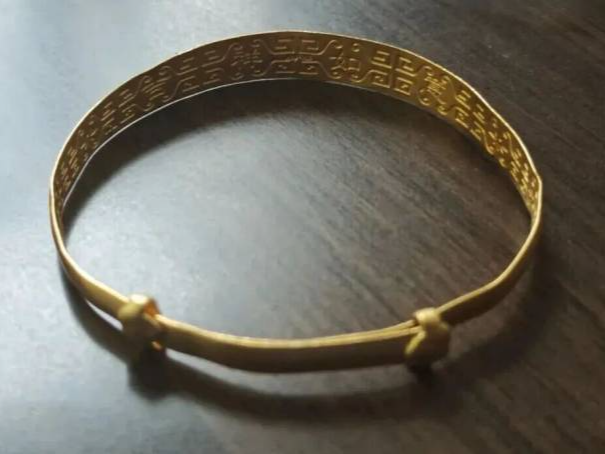 女子清洗金镯被洗掉5克