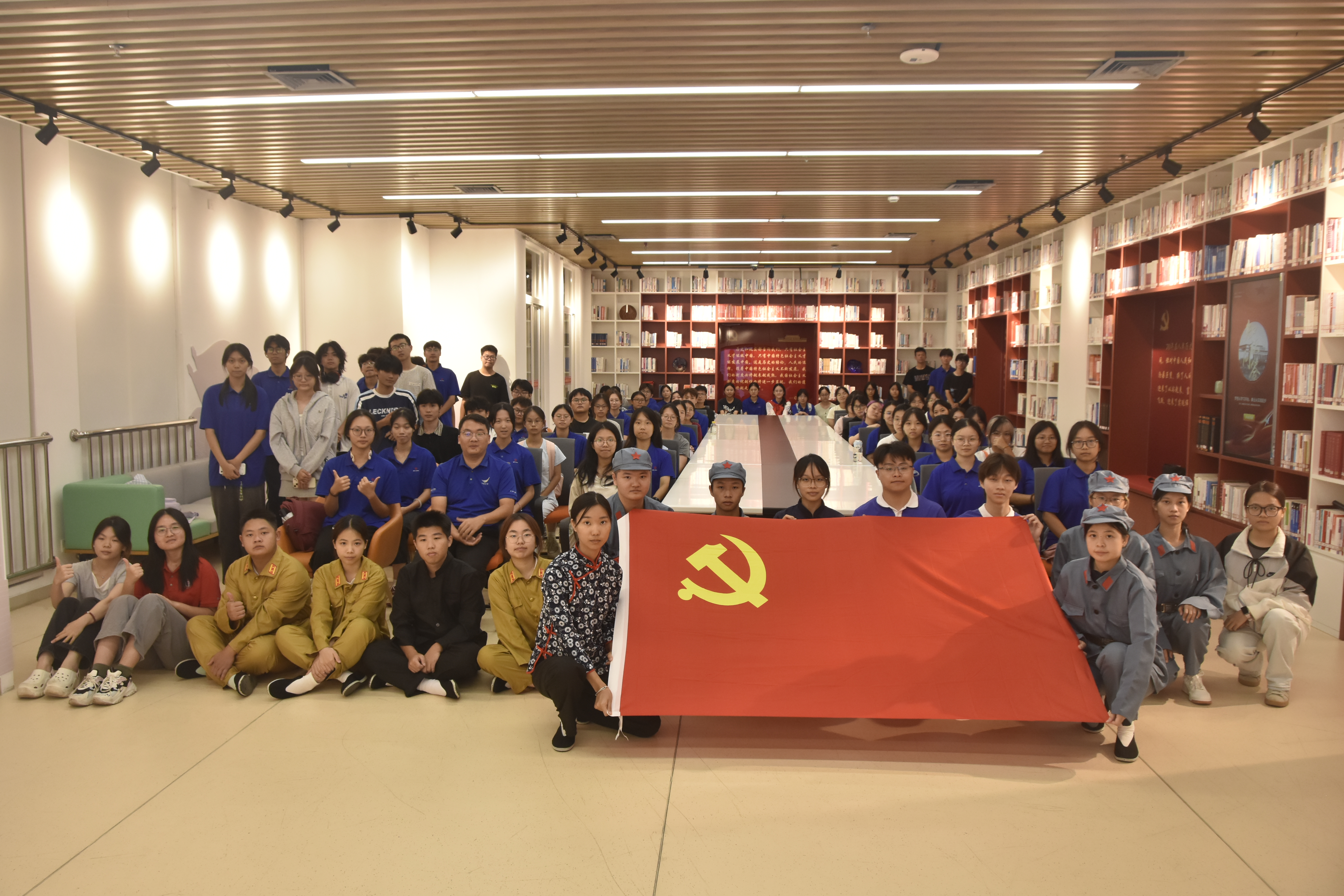 学生自编自导自演 深职大原创舞台剧《东江魂》启动新一轮巡演