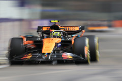 （体育）（2）赛车——F1新加坡大奖赛：第二场练习赛赛况