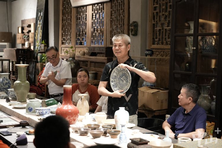 余乃刚：收藏的至高快乐是分享丨赋美乡村“艺”起来
