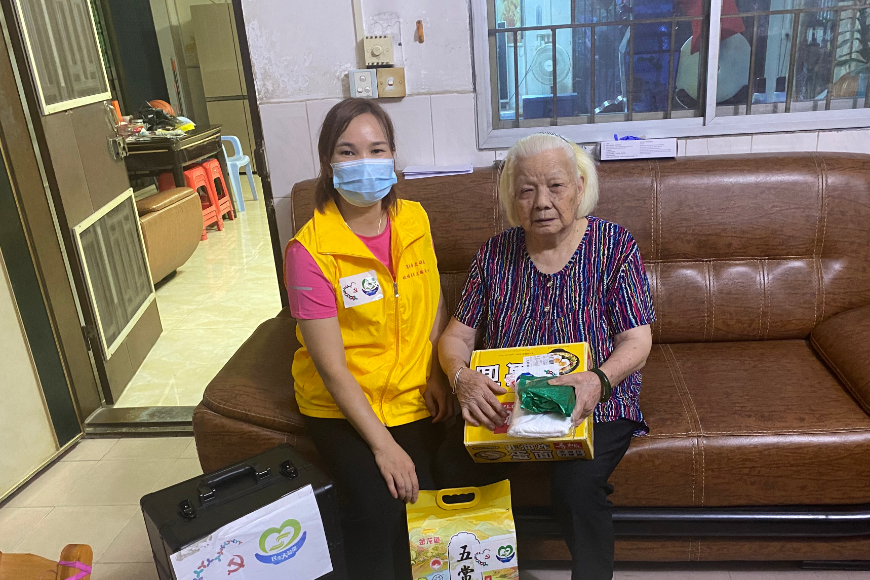 龙西社区“精准入户关爱行动”暖人心，长者享定制化服务