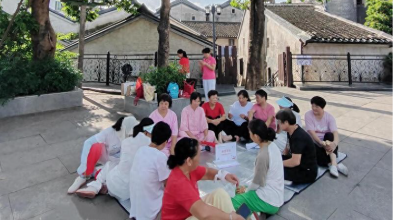 观澜古墟百年榕树下开“廉情茶座”，老故事讲出“烟火气”廉洁