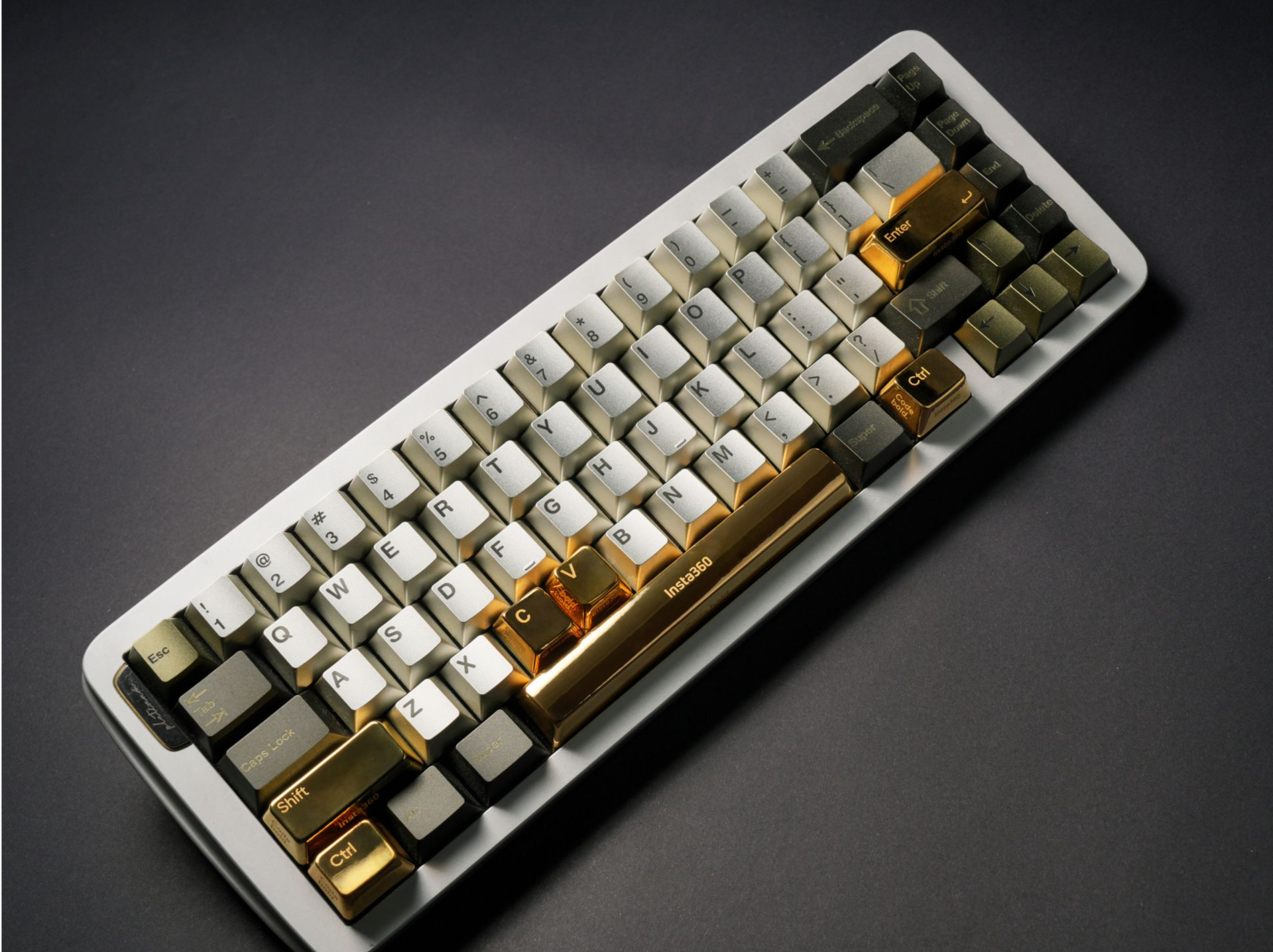 近4万元的空格键！程序员节有公司连发四年黄金键帽，员工：这才是真理财