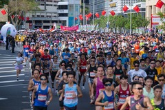 （体育）（2）澳门举行“2025澳人齐贺国庆世界步行日欢乐跑”