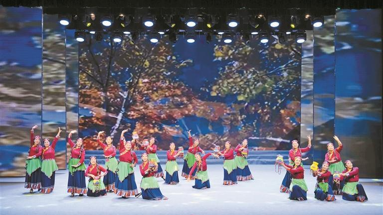 精彩节目轮番上演，银龄风采闪耀宝安！第13届“宝城秋韵”老年人文艺汇演举行