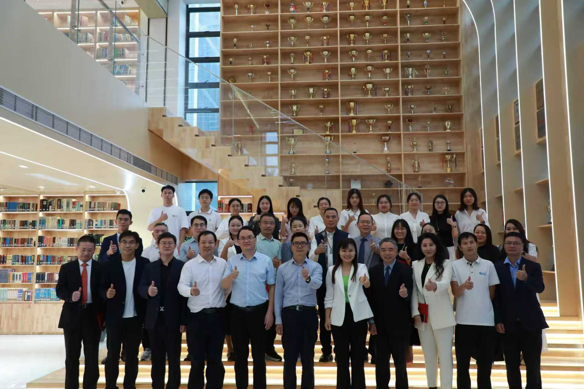 与行业精英对话，为生涯规划赋能！宝安中学（集团）高中部“百职百业”职场讲堂开讲