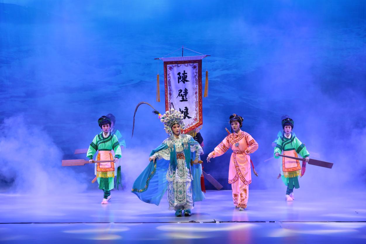 潮劇“圈粉”老中青 深圳光明區文化館“四季村晚”好戲連台