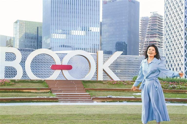 晶报特别报道 | 龚琳娜新书深圳首发 “做自己,才不忐忑”