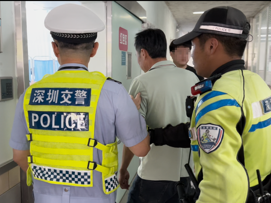 乘客高速路上吐血 深汕交警紧急开辟“生命通道”20分钟送医！