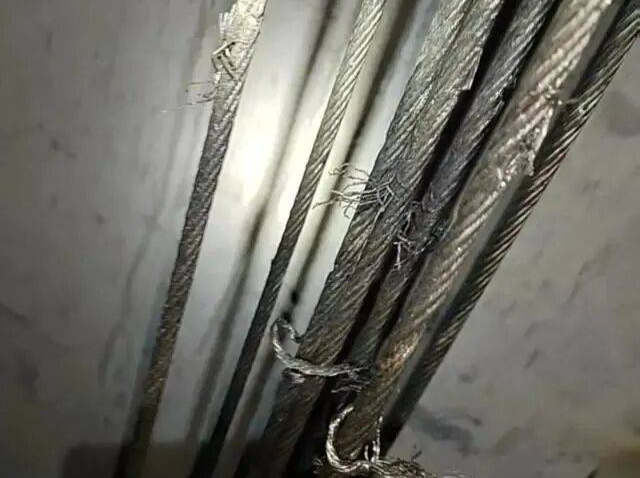 内蒙古一小区23部电梯的钢绳遭人为切割