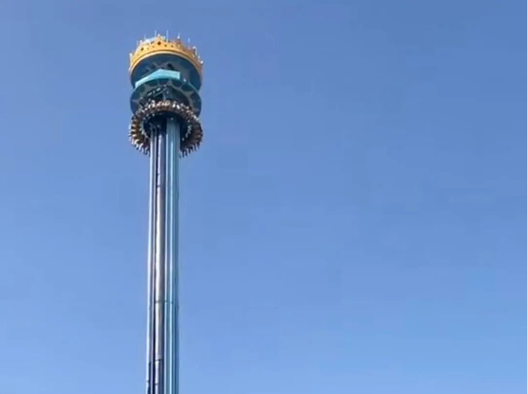 “跳楼机高空悬停”，景区通报