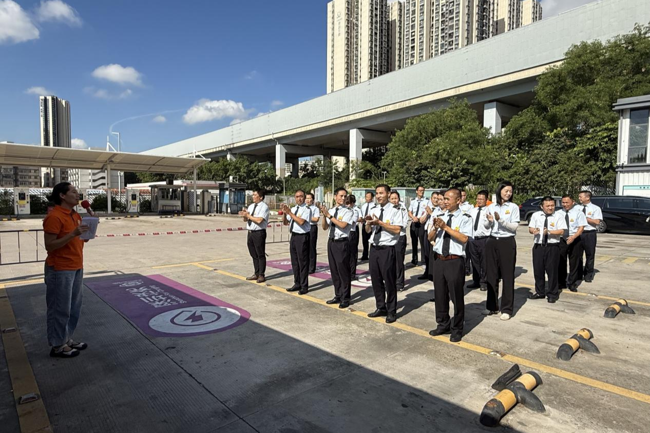 深圳巴士“微笑服务”全新升级：公交驾驶员庄严承诺，擦亮城市文明流动窗口