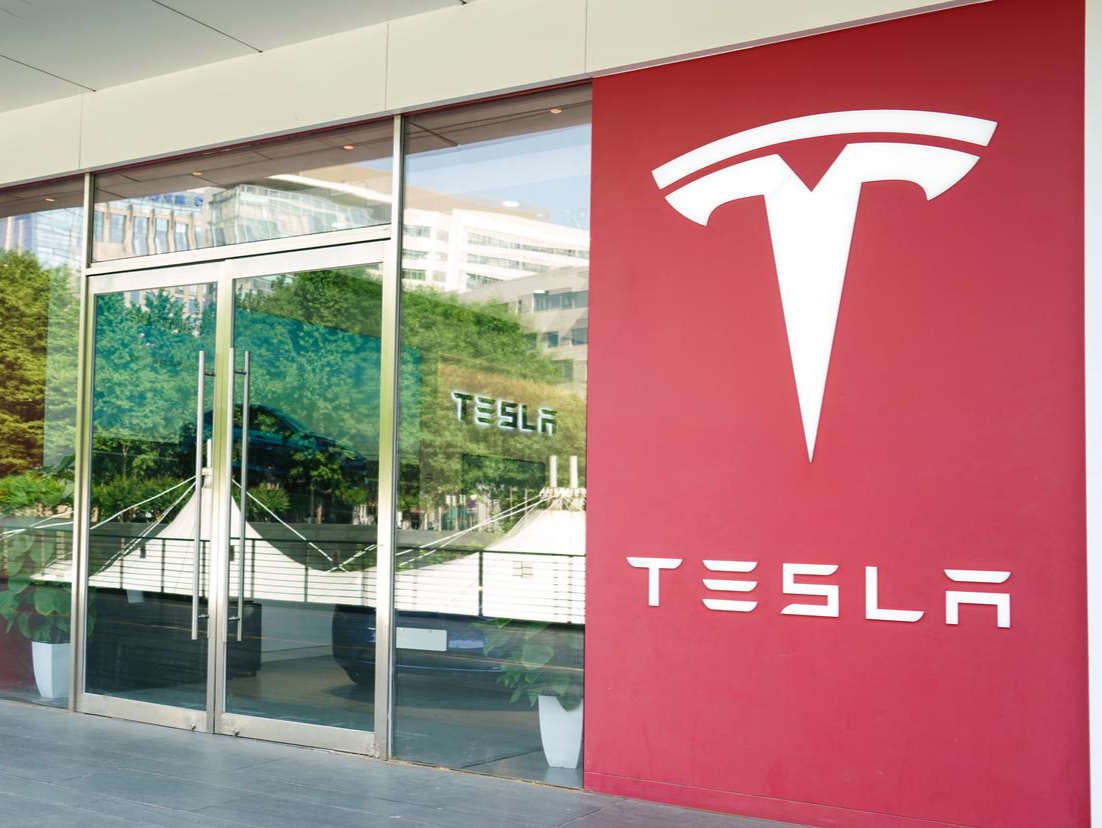 科创001｜特斯拉Q3财报：营收超预估，机器人生产线明年底启动