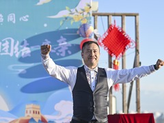 特写：月满草原一家亲 援疆情谊万里长
