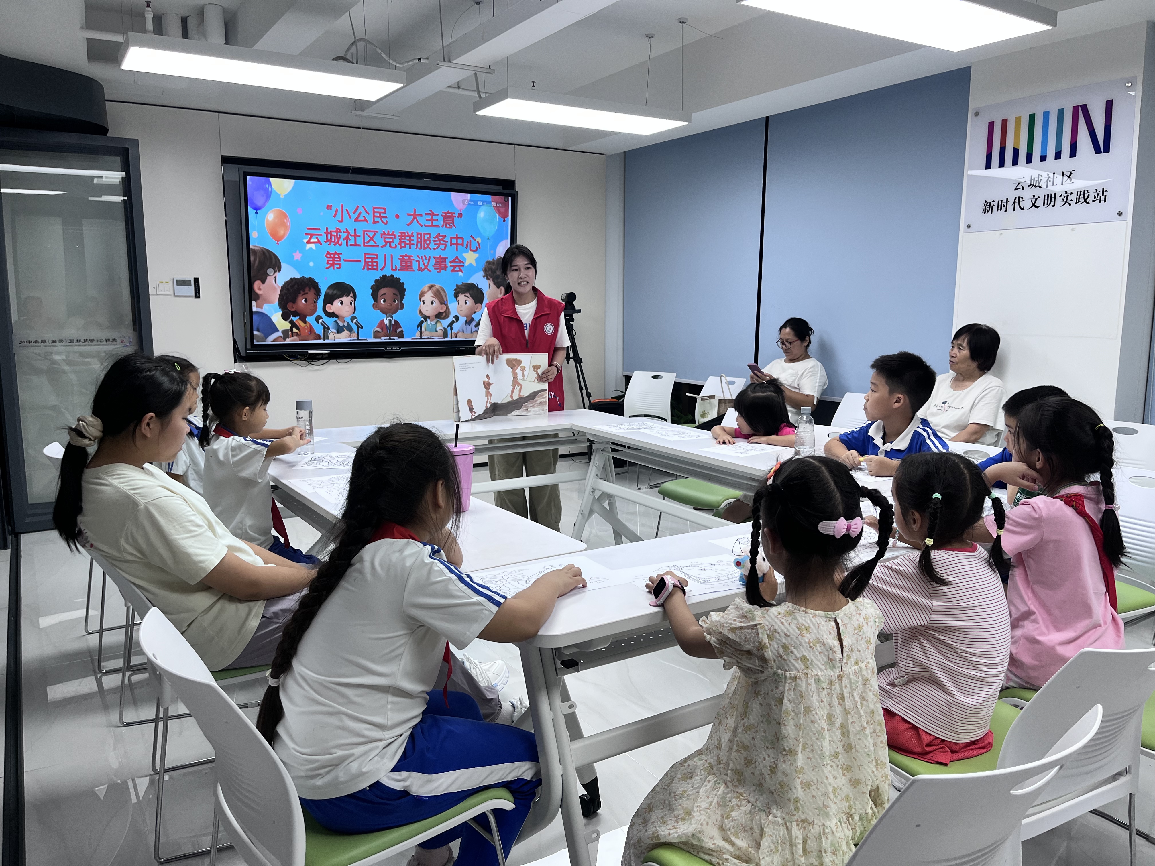 南山云城社区举行“书香云城・邻里共读”儿童绘本阅读活动