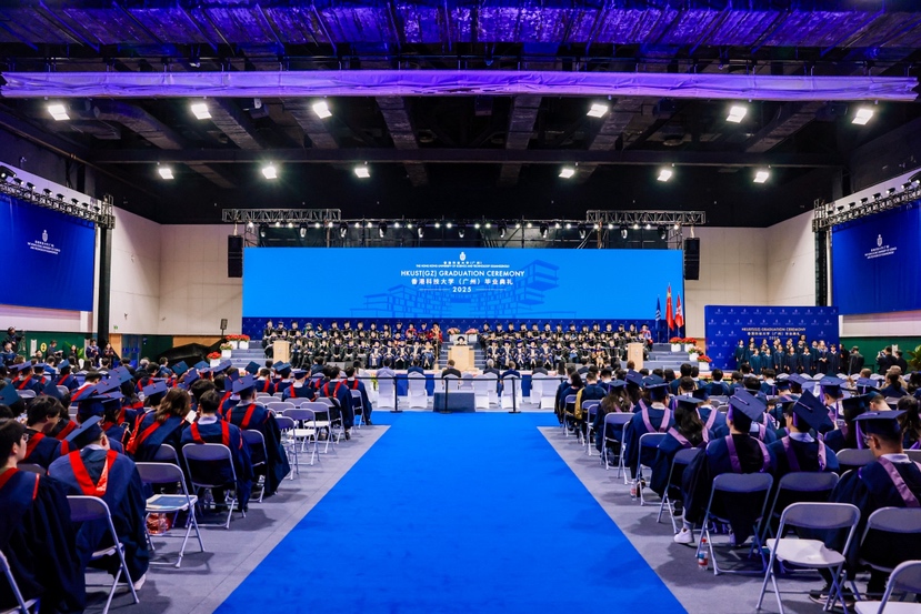 香港科技大学（广州）送出第二届毕业生，并颁发首届“倪明选程燕伉俪杰出教学奖”