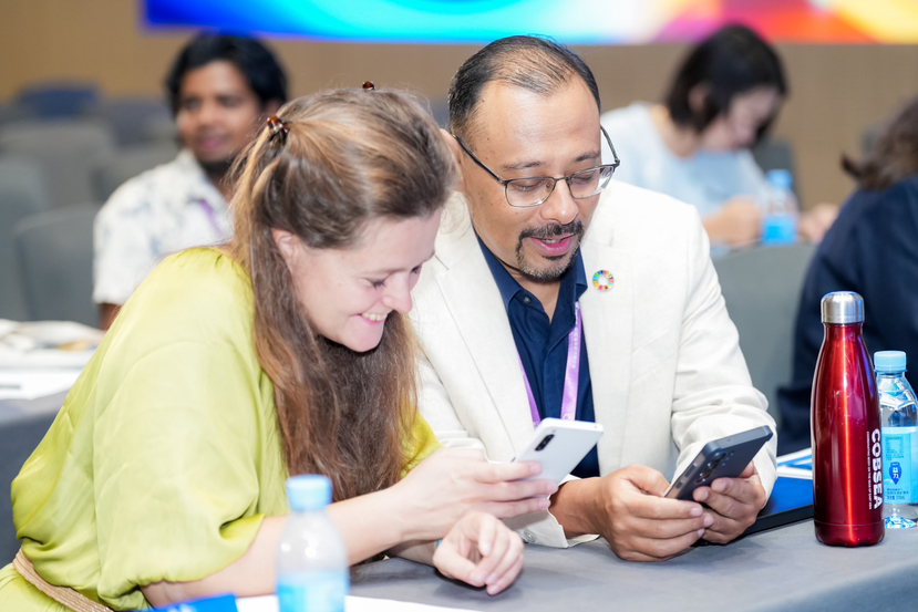 首届蓝色浪潮大会启幕《2025蓝色浪潮深圳倡议》正式发布