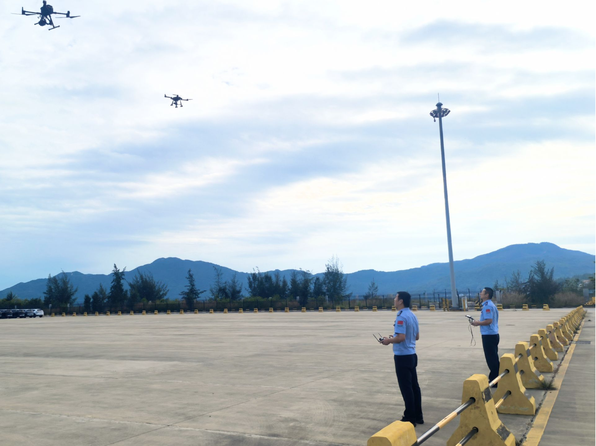 创新采用“海空联巡”！汕尾边检站护航十五运