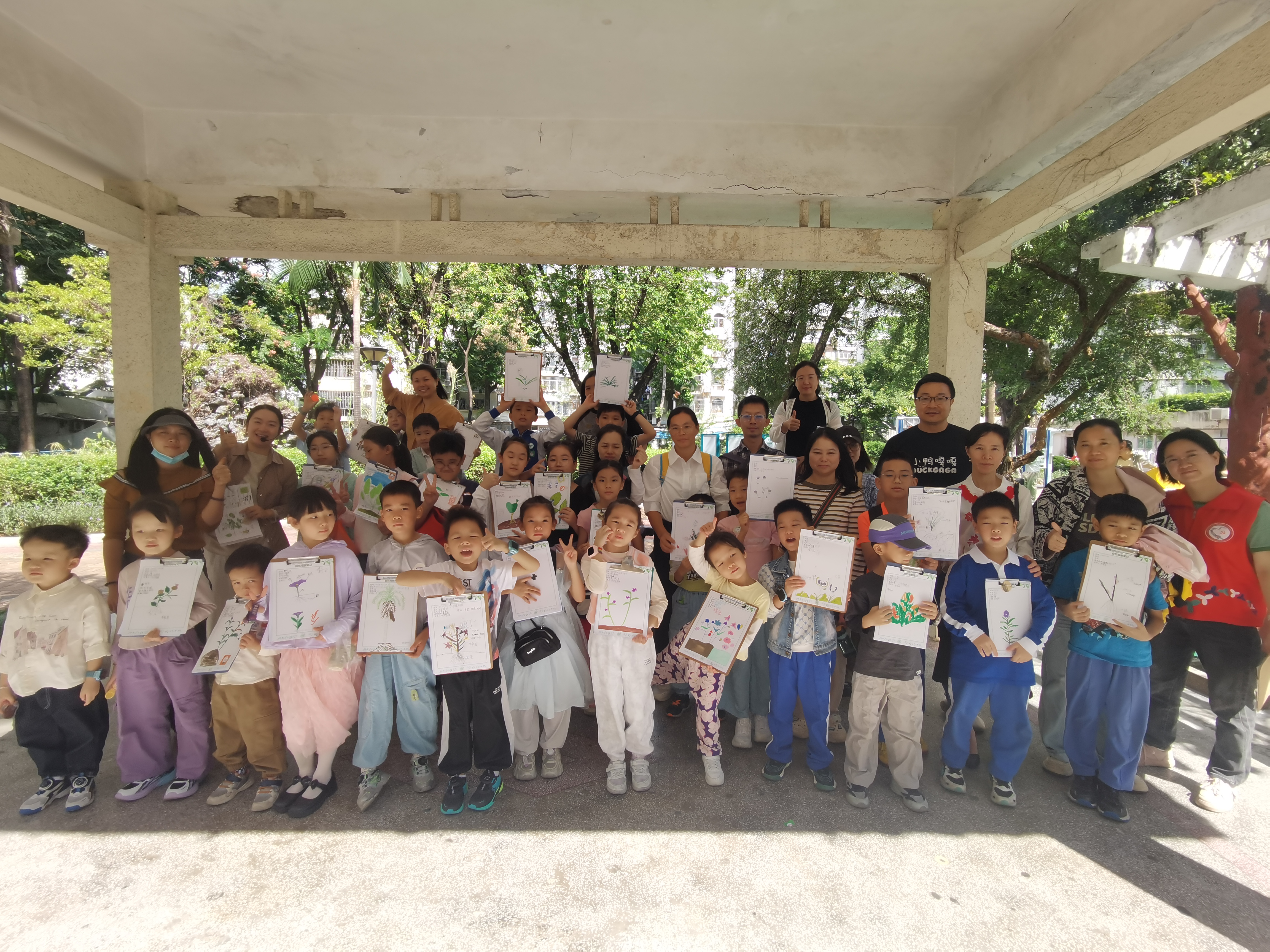 南园街道滨江社区青少年沉浸式解锁家门口的生态奥秘​