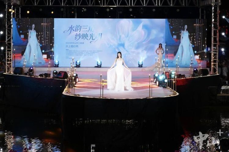 水上婚纱秀点亮国庆夜 ！中山三角镇治水兴产绘就水乡新画卷