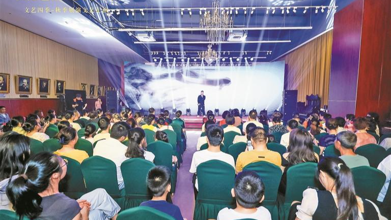 龙华钢琴博物馆里上演流行音乐会