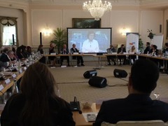 中国代表在格利永人权对话会呼吁落实全球妇女峰会成果