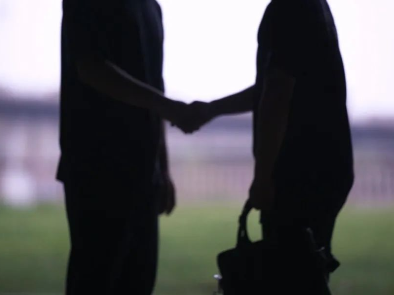 热情邀约挖掘小众景点 私信你的博主搭子可能是境外间谍 
