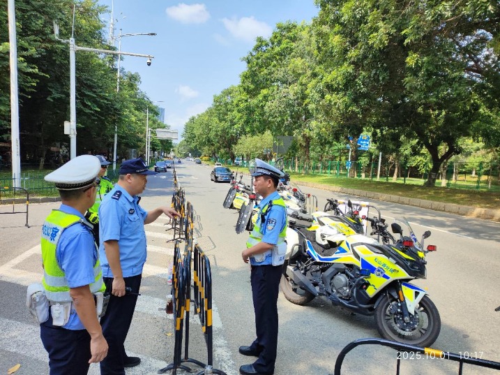 交警发布|节日我在岗！东莞交警 “警” 色相伴，温暖守护每一刻