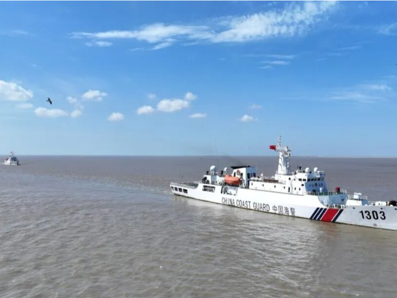中国海警位中国黄岩岛领海及周边区域执法巡查
