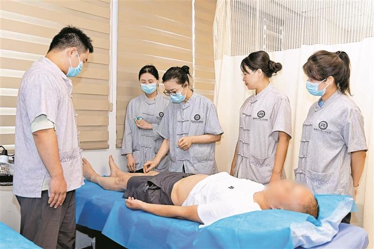 宝安纯中医治疗医院点亮老年康复希望