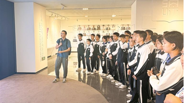 光明二中学子走进深圳理工大学参加研学活动